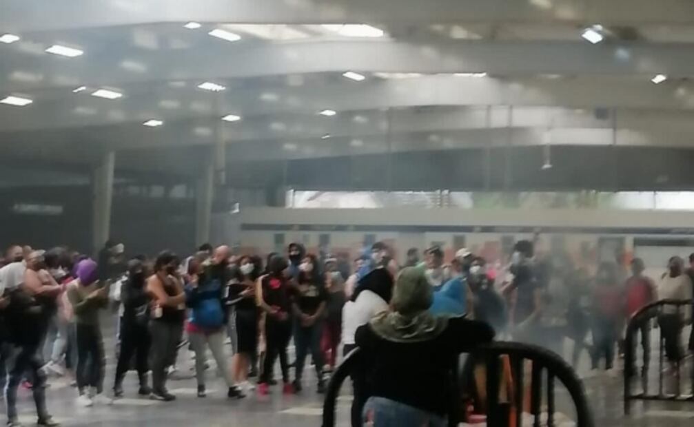 Causan destrozos en estación Cuatro Caminos