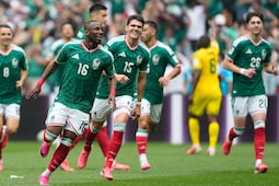 ¡Cómo un héroe! Julián Quiñones fue recibido en Arabia Saudita entre ovaciones y aplausos  