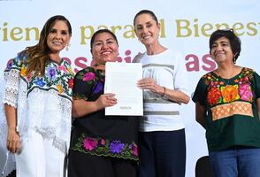 Sheinbaum entrega 474 escrituras de vivienda en Quintana Roo; se compromete a brindar certeza jurídica a los trabajadores