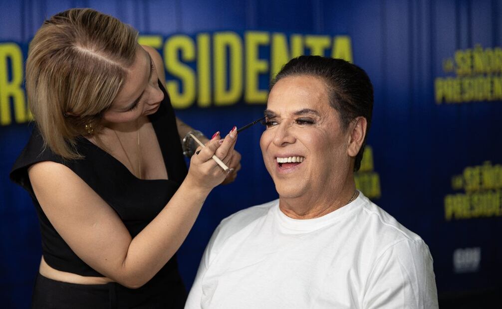 Mario Bezares se convierte en Martina en la obra "La señora presidenta".
Foto: Hugo Salvador/EL UNIVERSAL.