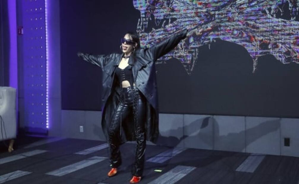 Danna Paola regaló "bolsitas de éxtasis" durante el lanzamiento de su nuevo video