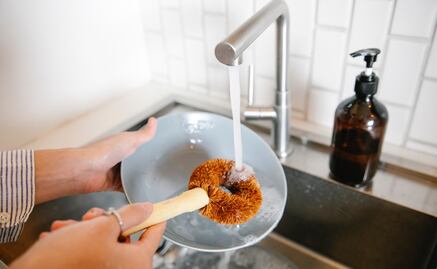 Por qué no debes mezclar el jabón de trastes con cloro