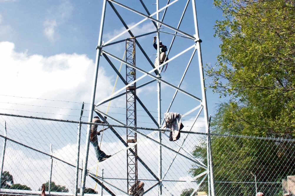 Búsqueda. La entrega de manifestación de interés no significa que los cinco interesados comprarán espectro, aseguró el analista Jorge Bravo. (ARCHIVO EL UNIVERSAL)