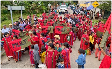 Triquis protestan por feminicidios de dos mujeres indígenas en Oaxaca; realizan bloqueos carreteros