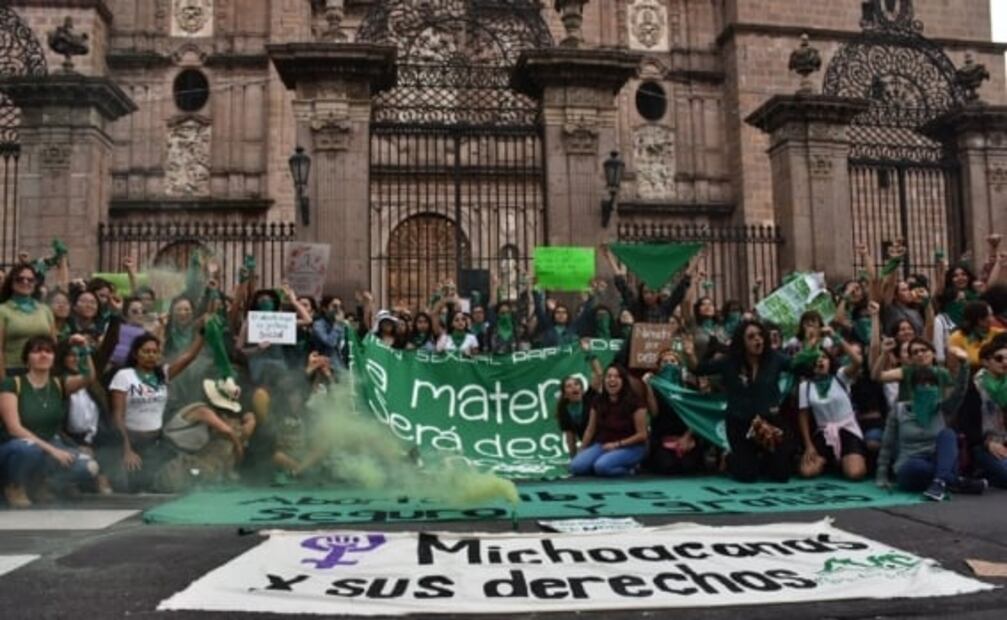 Mujeres realizan marchas en estados a favor del aborto
