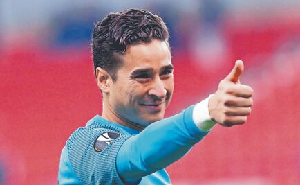 Guillermo Ochoa, a 15 años de su debut