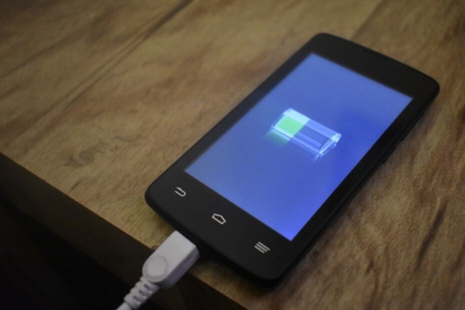 La forma correcta de cargar la batería del celular
