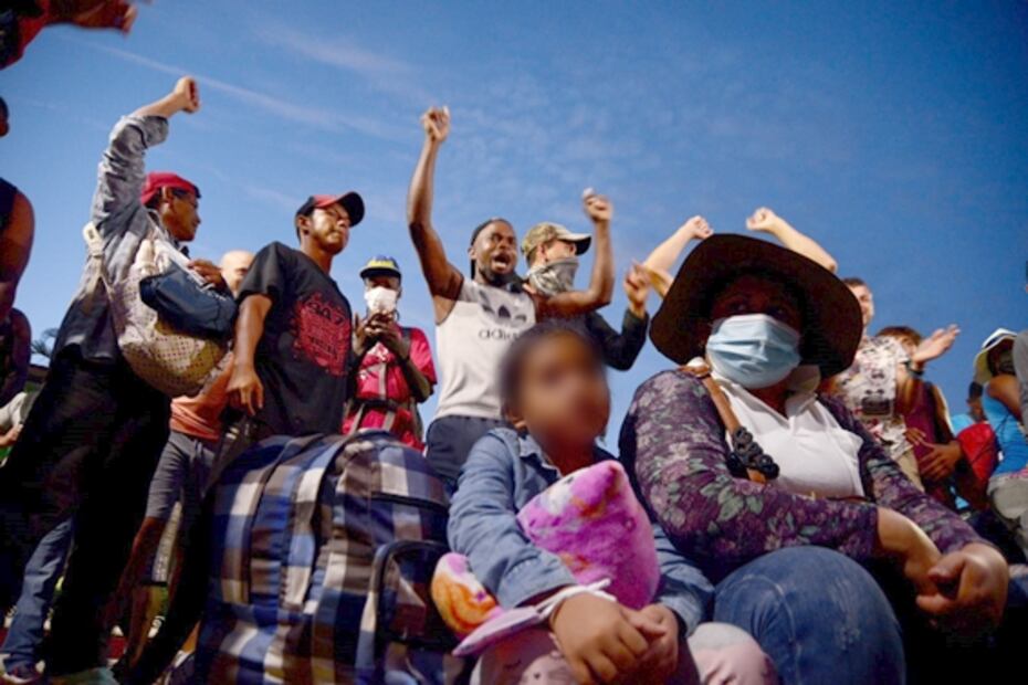 Sale de Chiapas nueva caravana de migrantes; piden a Dios los "proteja de policías mexicanos"