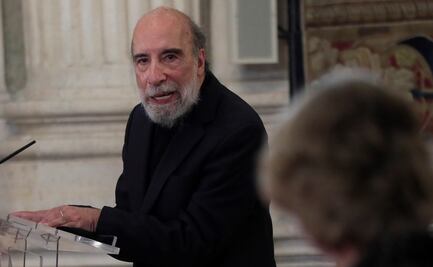 Obra de Raúl Zurita se suma a la "bóveda de versos" del Instituto Cervantes