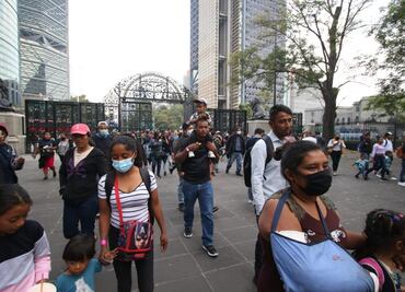 Luego de manifestarse, migrantes aprovechan para conocer el Bosque de Chapultepec