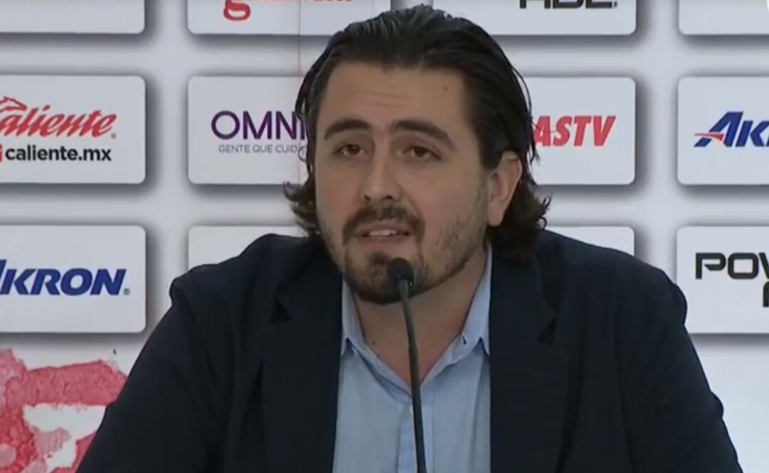 Amaury Vergara presenta los cambios en Chivas. Foto: Chivas TV 