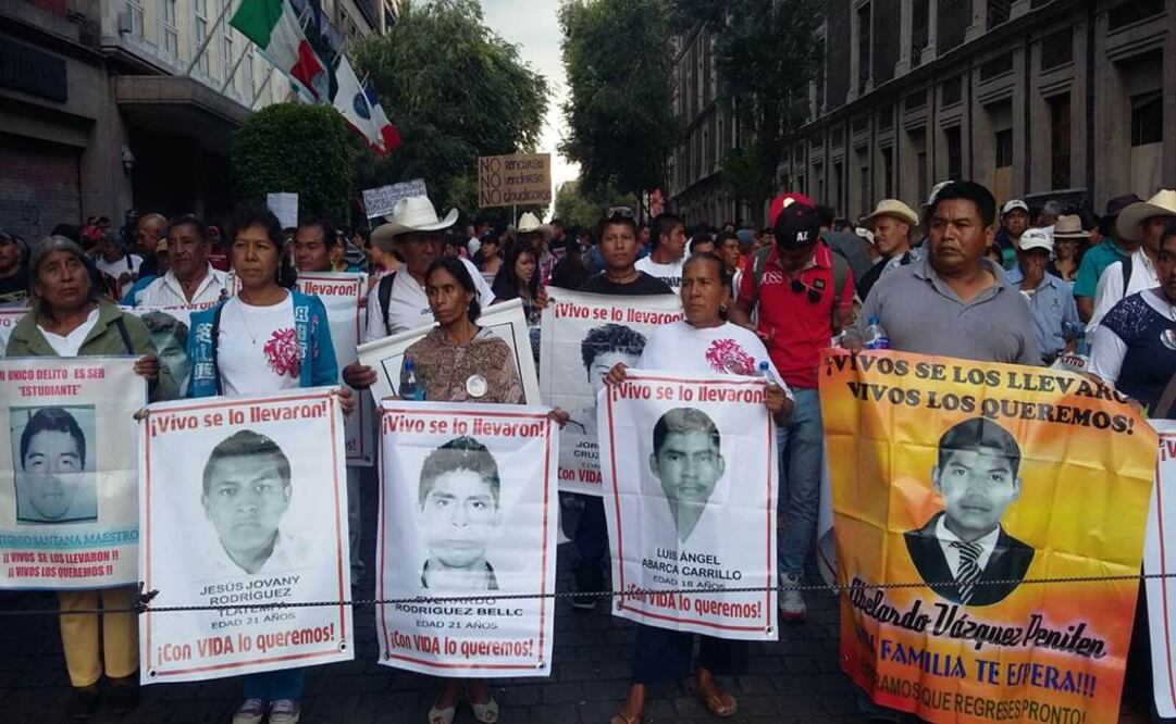 El contingente a su arribo al zócalo capitalino. (Foto. Cristopher Rogel)