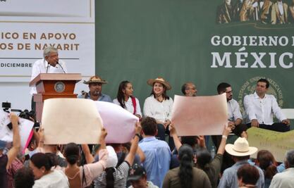 Regaña AMLO en Nayarit a superdelegado