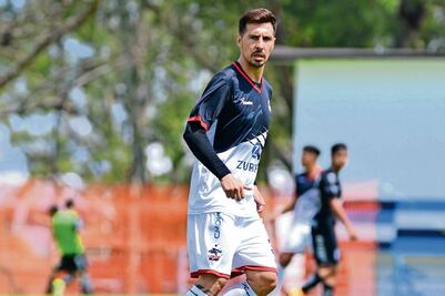 Arrestan a futbolista argentino por abusar de dos niñas