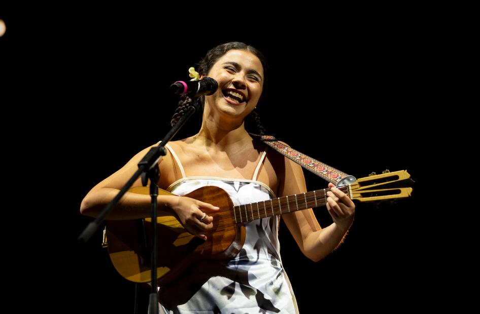 Silvana Estrada emocionó al público con una interpretación cargada de sensibilidad y raíces veracruzanas.