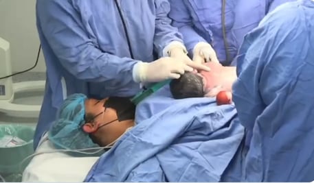 El primer bebé del 2024 que nació en el IMSS se llama Mario Elian