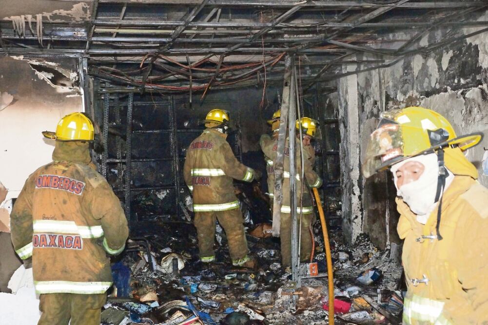 La quema de boletas electorales se da luego de que el pasado domingo tres contendientes buscaron la dirigencia estatal del PAN. Según los resultados preliminares, el triunfo se lo había llevado Luis de Guadalupe Martínez (EDWIN HERNÁNDEZ. EL UNIVERSAL)