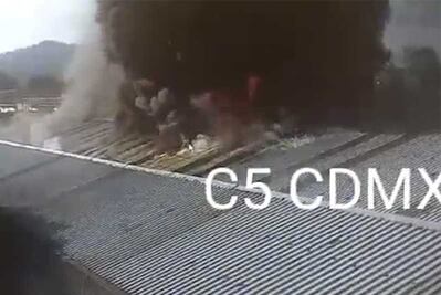 Se incendia fábrica en avenida Tláhuac