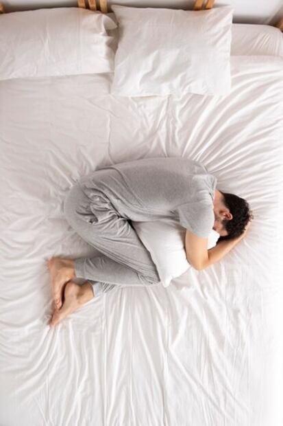 Postura para dormir. Fuente: Freepik