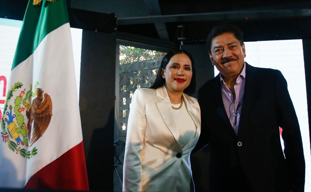 Ulises Ruiz, coordinador de "México Nuevo", acompañó a Cuevas en el anuncio de su regreso a la política. Foto: Darío Luna/EL UNIVERSAL.