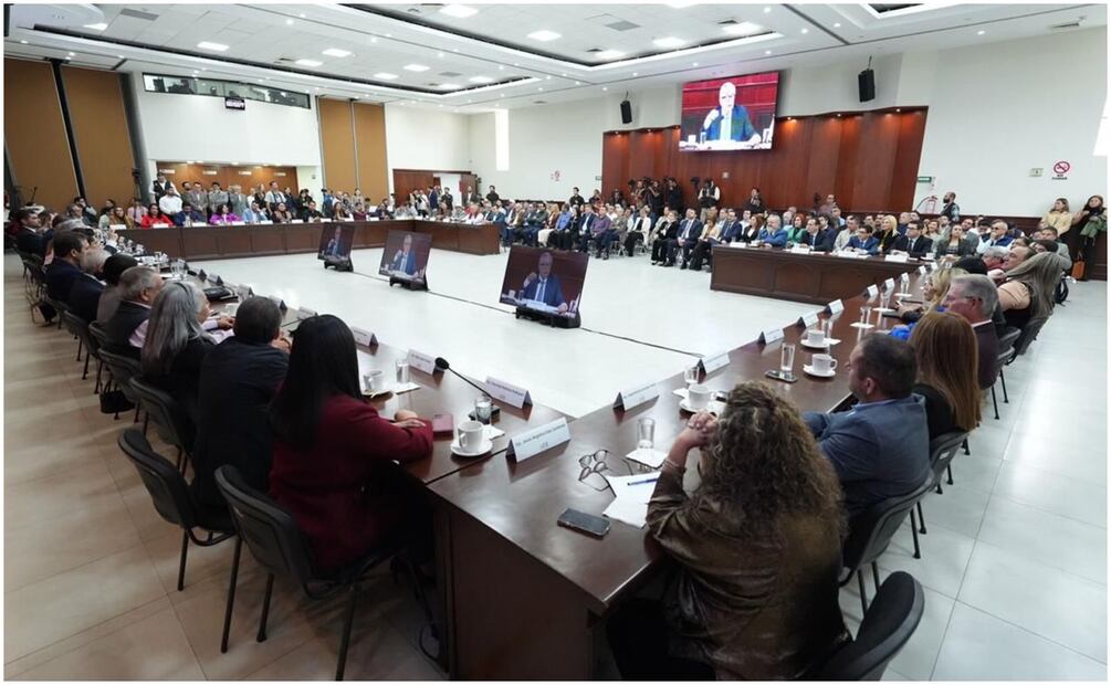 Diputados locales y el Gobernador de Sinaloa durante presentación del Plan de Reactivación Económica (8/01/2025). Foto: Oficial