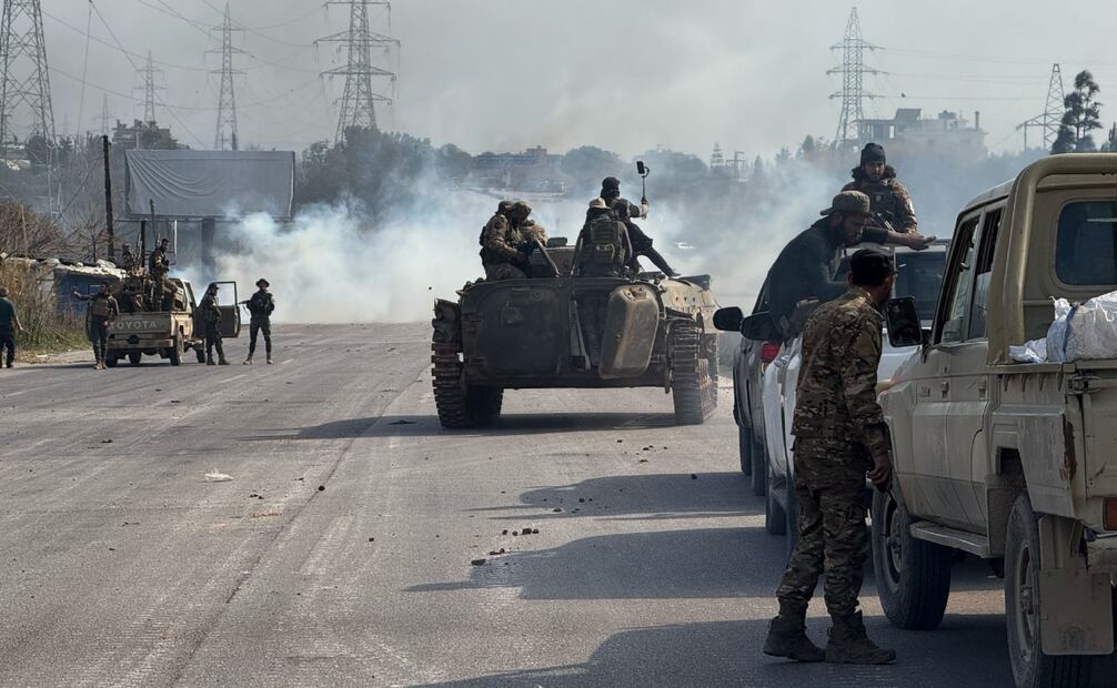 Las nuevas autoridades de Siria extendieron este viernes los toques de queda en las provincias costeras de Latakia y Tartús hasta la mañana del sábado. Foto: EFE