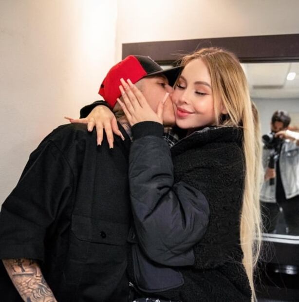 Al estilo de Nodal; Santa Fe Klan se tatúa rostro de su novia, Maya Nazor