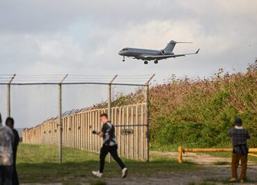 Avión en el que viaja Julian Assange aterriza en las islas Marianas del Norte, en territorio de EU
