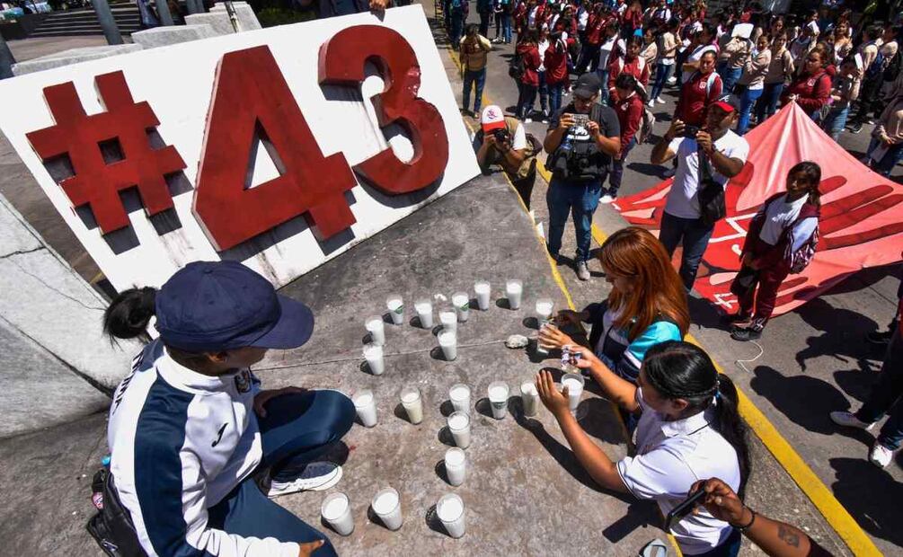 Estudiantes de tres normales urbanas públicas de la capital del estado de Guerrero, realizaron un mitin en el antimunomento a los 43 de Ayotzinapa. Foto: Cuartoscuro