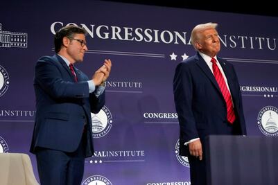 Trump dice no estar 100% seguro de que no pueda buscar un tercer mandato; "creo que no se me permite volver a presentarme"