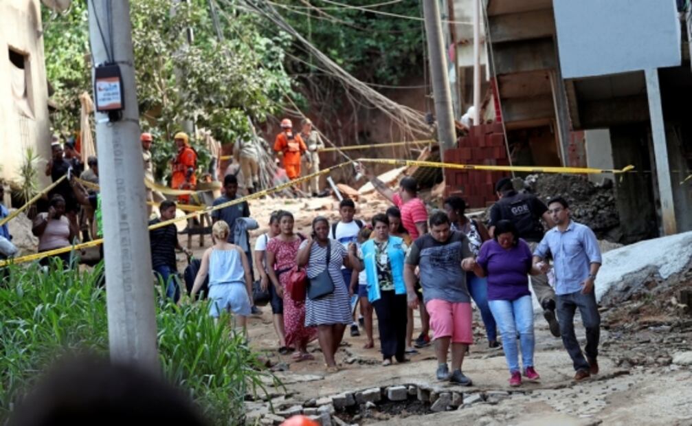 Registran derrumbe de edificios en favela de Río de Janeiro