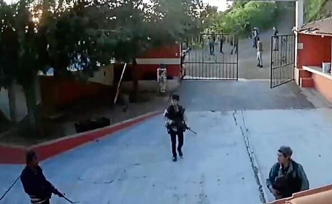 Pobladores dicen que hombres armados los obligan a mantenerse encerrados y nadie puede salir de las comunidades. Foto: Especial