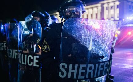 Detienen a joven de 17 años tras tiroteo en Wisconsin; lo acusan de asesinato