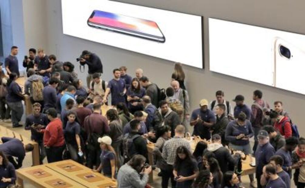 Hacen largas filas en todo el mundo para conseguir un iPhone X