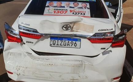 Seguidor de Bolsonaro choca contra auto de concejala que tenía estampas de Lula