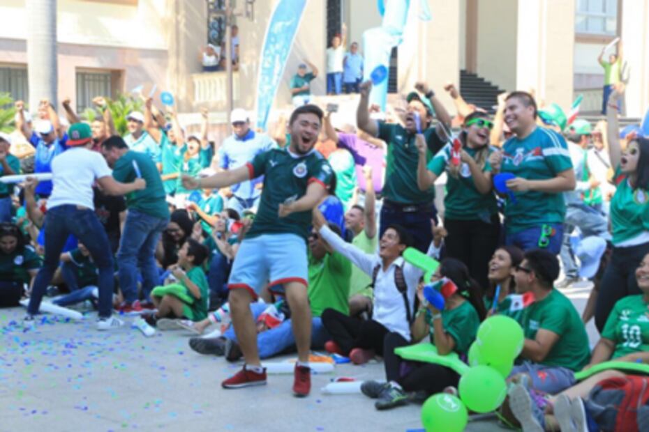 Festejan triunfo de México vs. Alemania en plazas de México