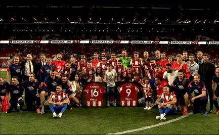 Héctor Herrera y Luis Suárez reciben homenaje del Atlético de Madrid como despedida