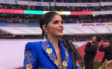 Ana Bárbara se equivoca en el Himno de México en el Chiefs vs Chargers