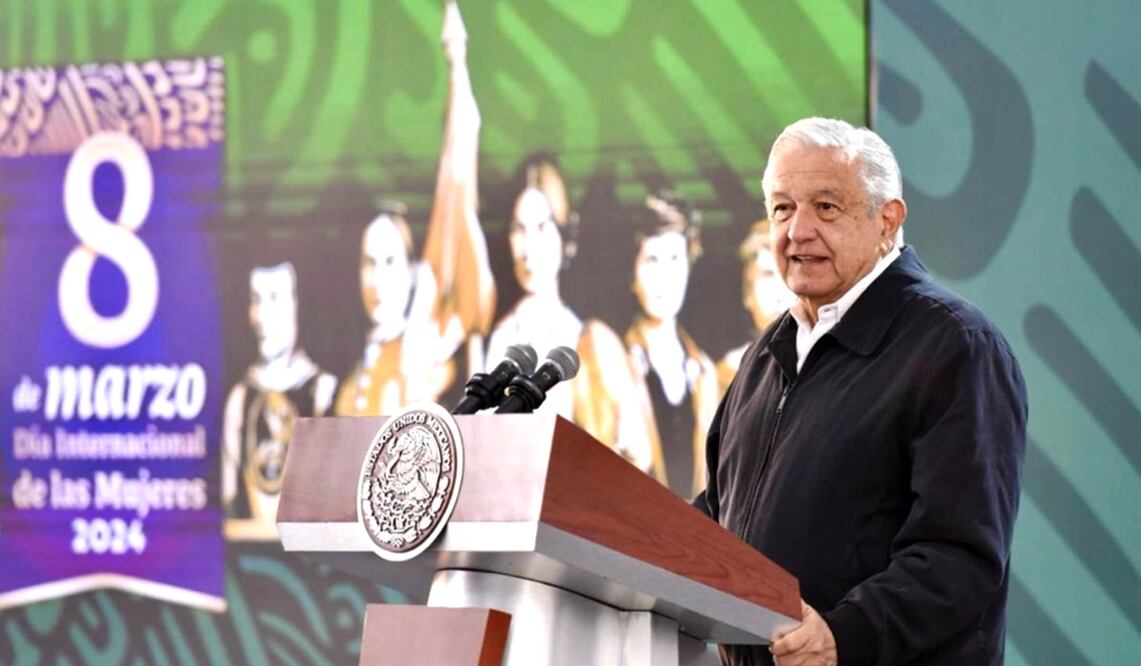 El presidente Andrés Manuel López Obrador convocó a Vidulfo Rosales, abogado de los padres de los 43 normalistas desaparecidos de Ayotzinapa, que no caiga en actos de provocación y actúe con responsabilidad. Foto: especial