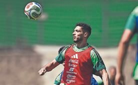 Enrique Borja respalda a Raúl Jiménez: Debe ser el titular 