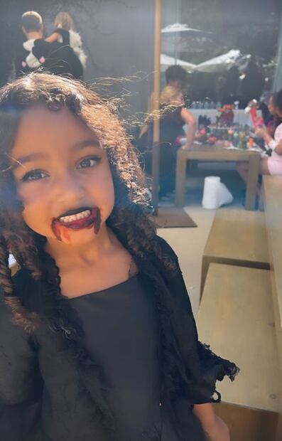 Las Kardashian se robaron el Halloween con sus disfraces: Kendall sorprendió con su versión sexy de Jesse, la vaquerita