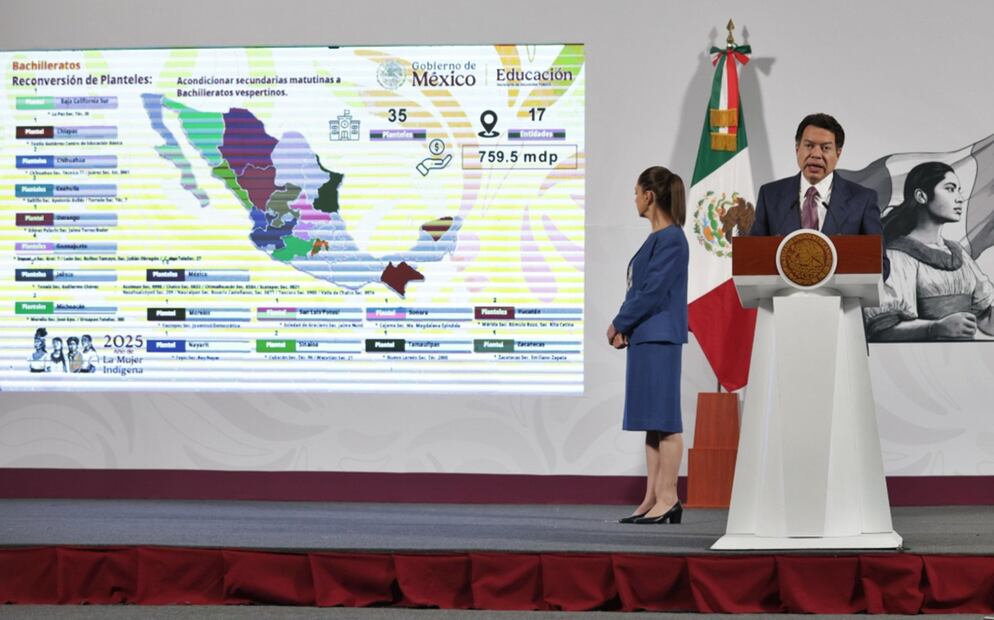 Mario Delgado, titular de Educación Pública (SEP), informó que con una inversión de 759.5 millones de pesos, 35 secundarias matutinas que no tienen turno vespertino se reconvertirán para utilizar sus instalaciones como bachilleratos vespertinos; tendrán la capacidad para recibir a 10 mil 500 estudiantes, aseguró. Foto: Carlos Mejía/EL UNIVERSAL