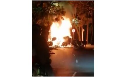 Incendio de camioneta de lujo deja dos muertos en Las Lomas