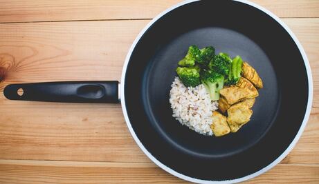 TikTok: cómo quitarle las quemaduras a los sartenes 