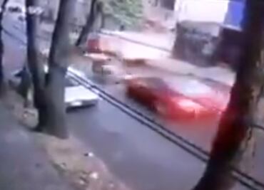 Auto embiste a motociclista y huye en Tlalpan