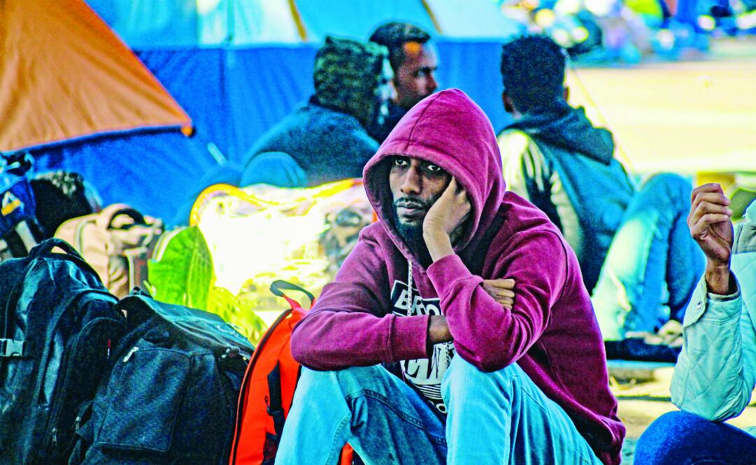 A través de WhatsApp, los centroamericanos distribuyeron el video en el que se observa un enfrentamiento entre el primer contingente que llegó a Tijuana y pobladores mexicanos. FOTO: EL UNIVERSAL