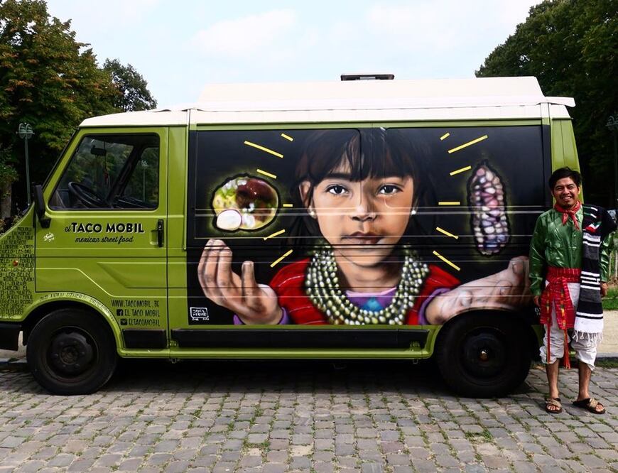 En estos meses Joel lo mismo ha tenido intervenciones en un festival en Bruselas, que ha tuneado un tacomovil de un negocio de comida (Foto: Especial)