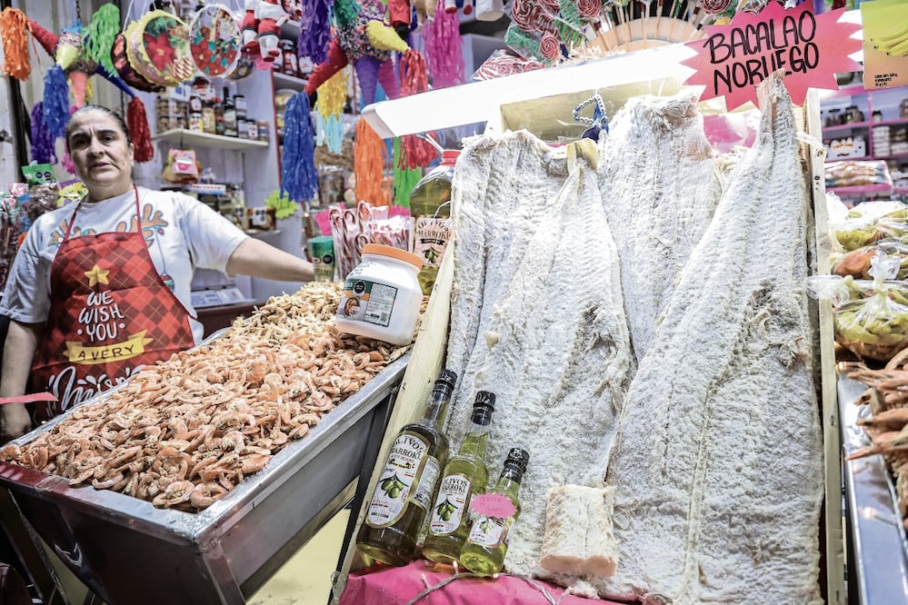 Vendedores de pescados y mariscos reportaron una baja en las ventas de este fin de semana comparadas con las del año 2024. Foto :Gabriel Pano / EL UNIVERSAL