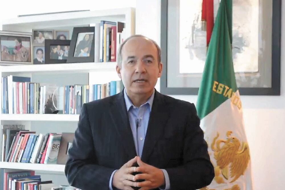 A través de un video de más de ocho minutos, Felipe Calderón defendió a los policías federales y lamentó que no los escuche el gobierno. Foto/TOMADA DE VIDEO