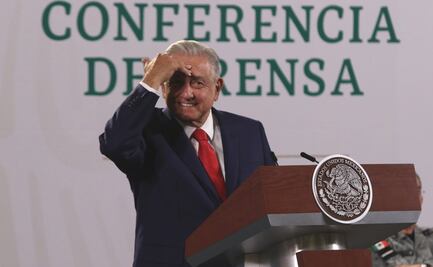 AMLO acusa a Roger Bartra de reaccionario y conservador